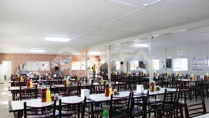 Kalabalık vardiyaya göre planlanmış yemek salonu – Alfa Konteyner